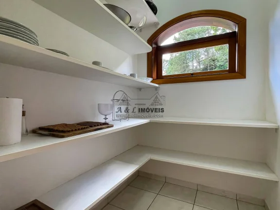 Imagem Casa à venda em Campos do Jordão, estilo clássico e conforto incomparável!