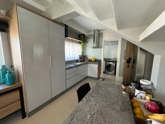 Imagem Apartamento duplex finamente mobiliado 3 suítes e 2 vagas no Centro de Balneário Camboriú/SC