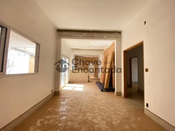Imagem Casa semiacabada e totalmente estruturada.