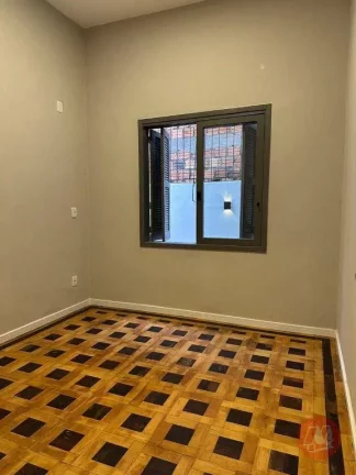 Imagem Na Protásio Alves, térreo com 2 dormitórios e pátio. Reformado e semimobiliado..