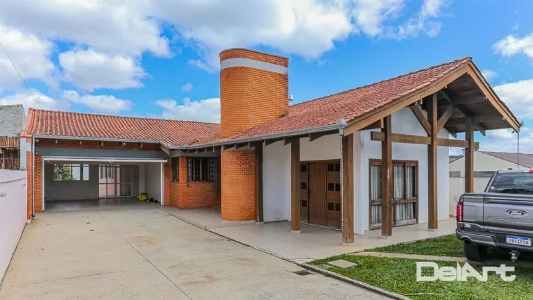 Residência térrea - Estilo Clássico - (400m2 de construção aproximadamente) - com piscina - 750m2 de terreno - Bairro Bom Jesus