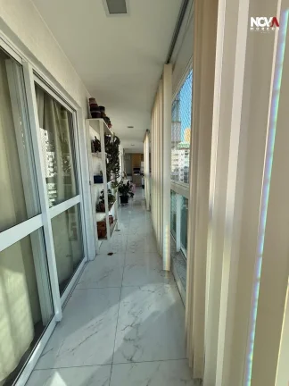 Imagem Viva com exclusividade na região mais charmosa da Praia da Costa. Este apartamento de 119 m² une s...