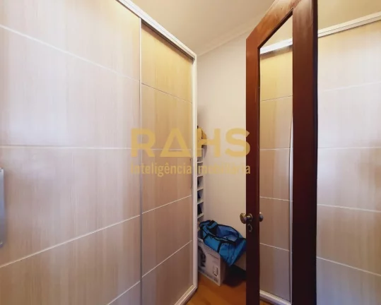 Imagem Maravilhoso sobrado casa em ótima localização no bairro Anita Garibaldi, com 420m² de área cons...