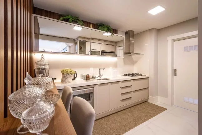 Imagem Apartamento mobiliado com 4 suítes e 3 vagas de garagem em Itapema