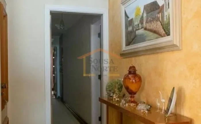 Imagem Apartamento à venda, 220 m², dispõe de 4 dormitórios, sendo com 4 suítes, 5 banheiros. Conta co...