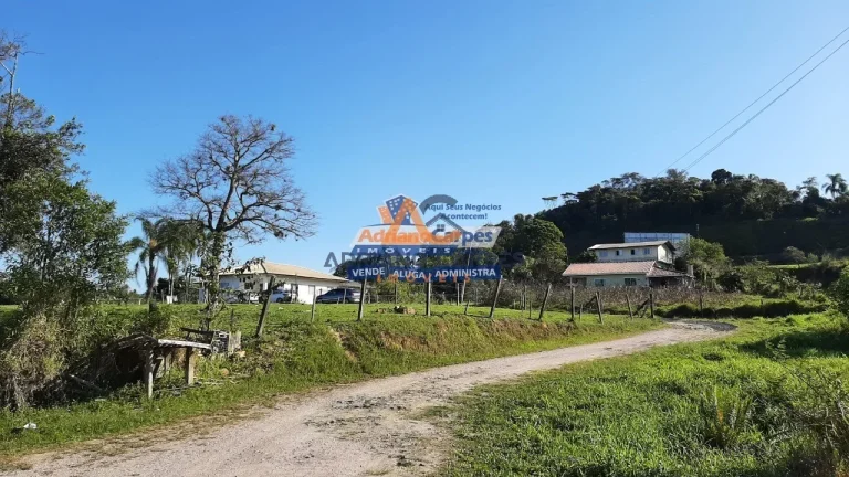 Imagem Adriano Carpes Imóveis vende terreno grande as margens da BR 101 em Balneário Piçarras.