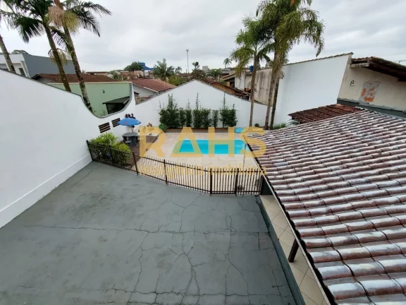 Imagem Lindo sobrado, totalmente averbado, com muito espaço e charme, sua área privativa de 175m² em um ...