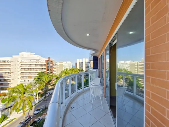 Imagem Apartamento pé na areia à venda em Riviera de São Lourenço Módulo 07: 2 vagas, 2 dormitórios, 1 suíte, 68m² - Varanda gourmet