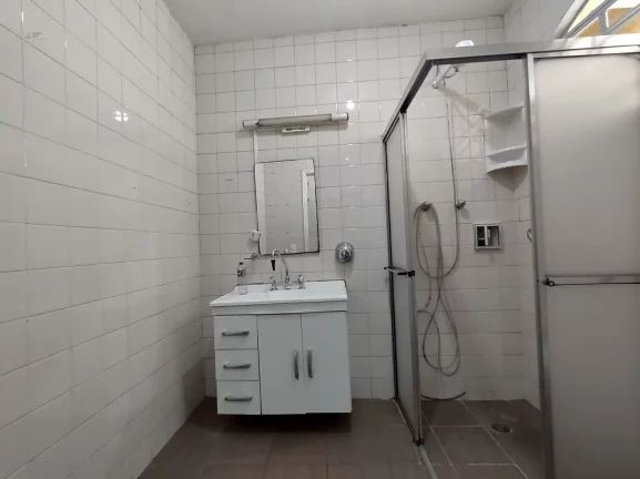 Imagem Excelente Casa ( Sobrado) na Vila Madalena para modernização em terreno de 550m²