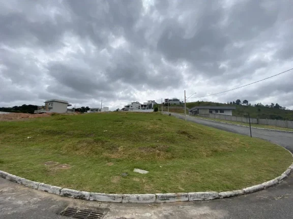 Imagem Lote de esquina 475m2 em Condomínio de Alto Padrão – Segurança e Lazer Completo