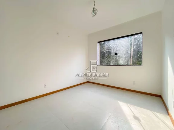 Imagem Casa com 3 dormitórios à venda, 116 m² por R$ 849.000,00 - Golfe - Teresópolis/RJ