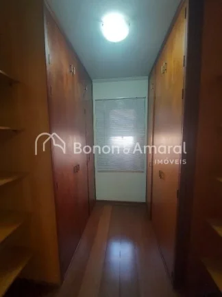 Imagem Casa tipo sobrado localizada em frente a uma área de proteção ambiental APA, o que traz tranquili...