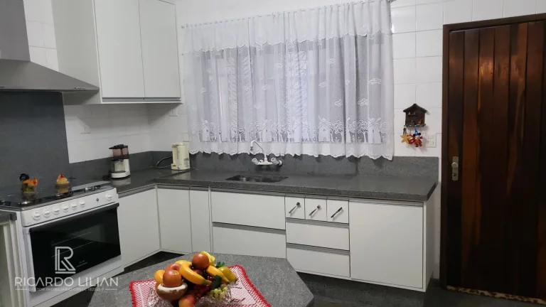 Imagem Maravilhosa casa assobradada com 3 suites e muito espaço para o conforto da sua familia