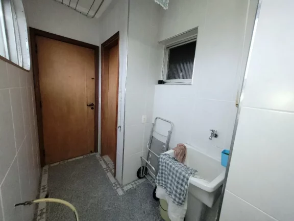 Imagem PITANGUEIRAS - NA SEGUNDA QUADRA DA PRAIA, 134,62 M² ÚTEIS, VAGA DE GARAGEM NO PRÉDIO, EXCELENTE APARTAMENTO, AMPLO APARTAMENTO CLARO E AREJADO.