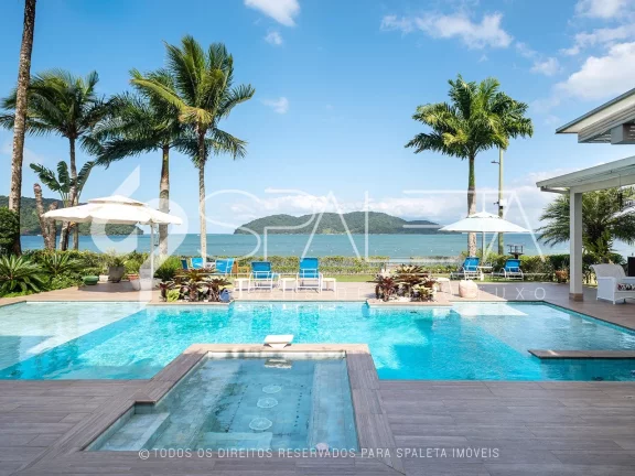 Imagem Mansão pé na areia totalmente mobiliada à venda no condomínio Costa Verde em Caraguatatuba