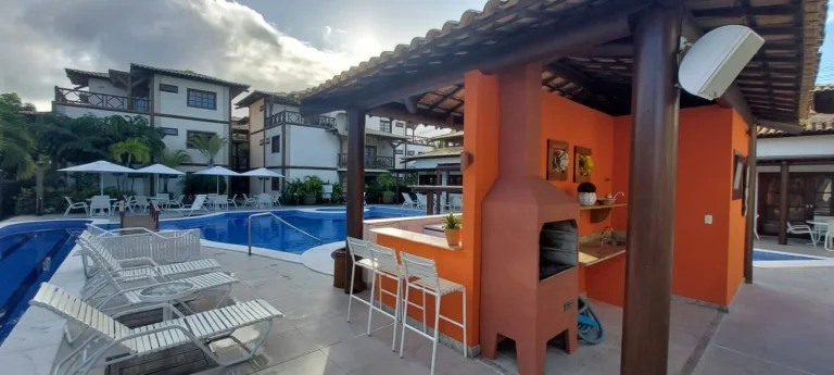 Imagem Apartamento garden com 2 dormitórios, poucos metros da vila de Praia do Forte com acesso a praia