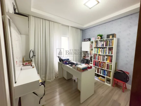 Imagem Belíssima casa com 4 Suítes e 4 vagas no Caledonia