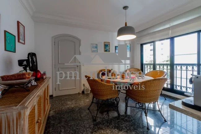 Imagem Apartamento Alto Padrão reformado em Higienópolis, com 4 suítes e 4 vagas pronto para morar!