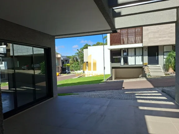 Imagem Apresentamos este sobrado recém-construído no Residencial Alto Boulevard, com arquitetura contempo...
