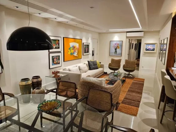 Imagem Apartamento com 4 dormitórios sendo 2 suítes e 4 vagas de garagem no Centro de Balneário Camboriú