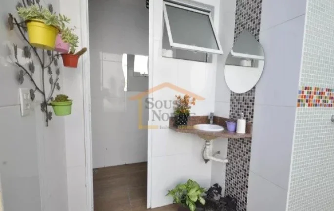 Imagem Sobrado com 250 m². O imóvel possui 3 dormitórios, sendo 3 suítes, totalizando 5 banheiros, alé...