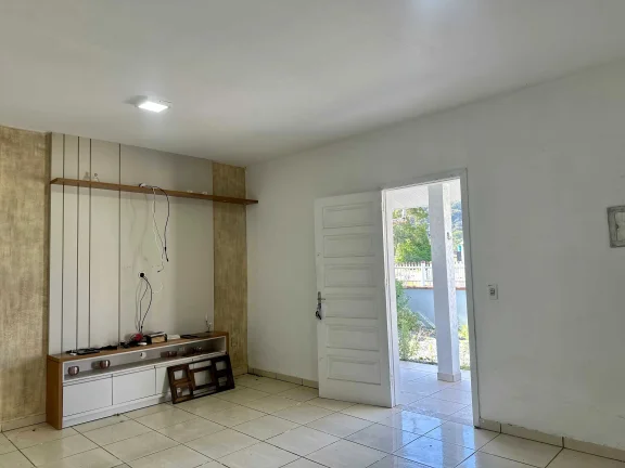 Imagem Casa com 3 dormitórios e 2 vagas, 850m da praia do Gravatá - Navegantes/SC