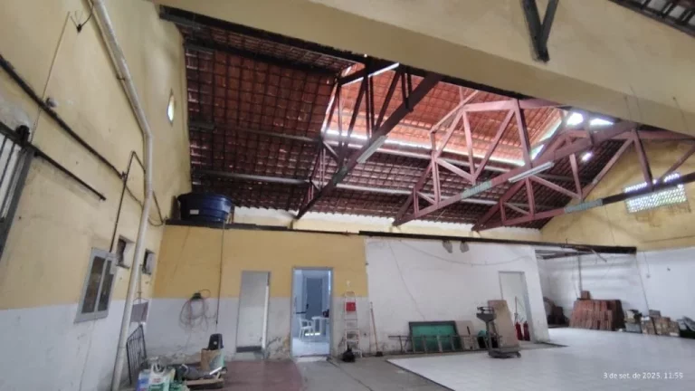 Galpão Comercial de 800m² para alugar, localizado em Santo Amaro, Recife - Pernambuco.