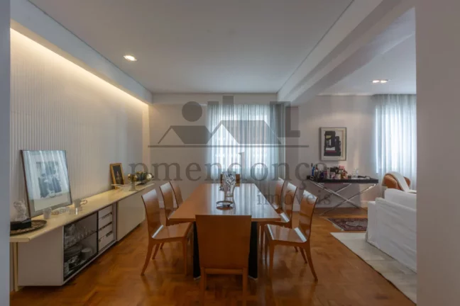Imagem Apartamento reformado em edifício clássico da Av Angélica, ao lado da Praça Buenos Aires.