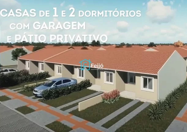 Imagem Casa 2 dormitórios com pátio fundos e frente com box para carro - Cachoeirinha