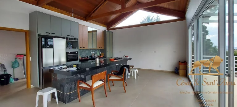 Imagem Casa com 350m² no Alto no Capivari em Campos do Jordão/SP