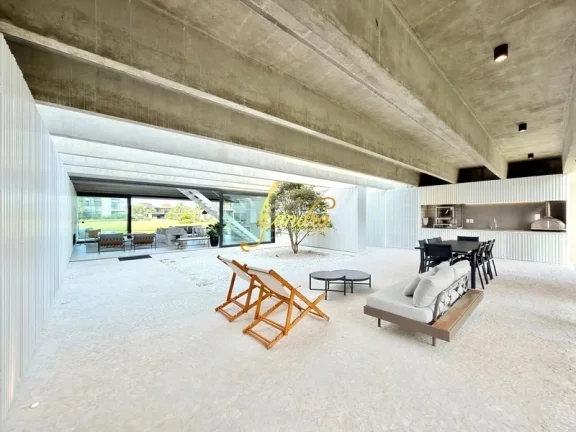 Imagem Casa contemporânea no condomínio Sense beira lago