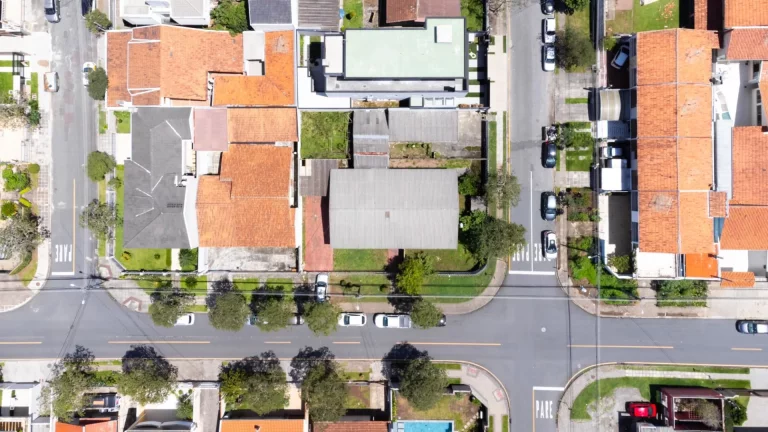 Imagem Terreno de esquina com 660 m² á venda por R$ 1.500.000 - Jardim das Américas - Curitiba/PR