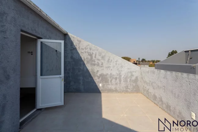 Imagem Casa em Residencial Fechado com Terraço e 2 Dormitórios em Santa Maria