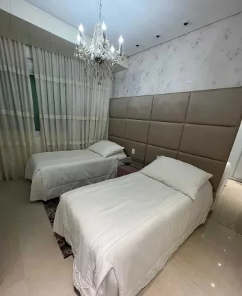 Imagem Apartamento mobiliado com 3 suítes e 3 vagas de garagem na Avenida Atlântica em Balneário Camboriú