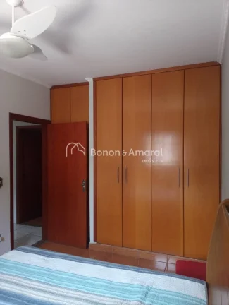 Imagem Linda e espaçosa casa com 217 m² de área construída e 320 m² de terreno. A residência possui 3...