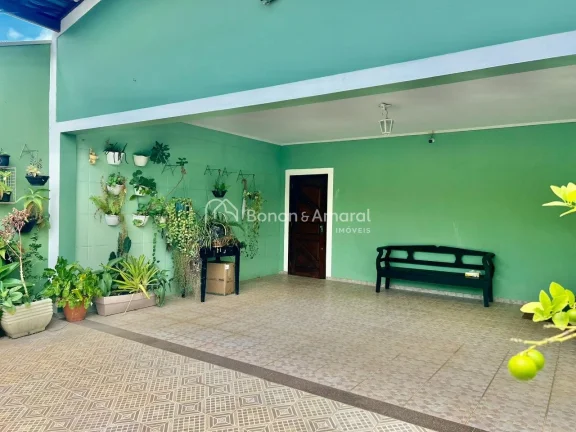 Imagem São 2 casas completas, uma térrea em cima e outra térrea, embaixo, com total privacidade
Tem uma ...