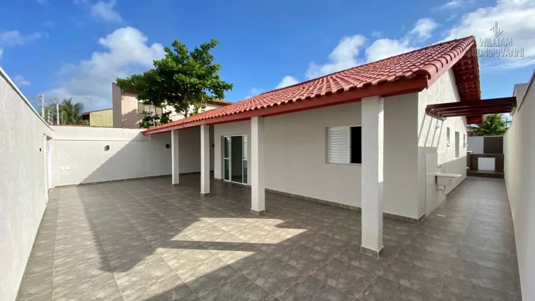 Imagem Belíssima casa ampla com piscina em Itanhaém á venda
