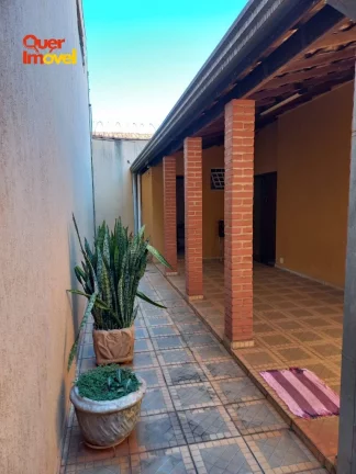Imagem Imperdível oportunidade de casa à venda em Ribeirão Preto-SP, bairro Parque Residencial Cândido Portinari: 3 quartos, 2 salas, 2 banheiros, 4 vagas de garagem e 290m²!