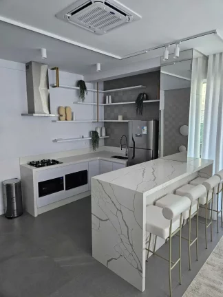 Imagem Apartamento mobiliado com 3 suítes e 1 vaga de garagem na Meia Praia em Itapema