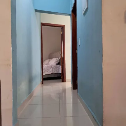 Imagem VENDE-SE ÓTIMA CASA COM 03 BANHEIROS SENDO 02 SUITES E EDICULA