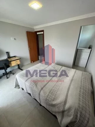 Imagem Casa Triplex com 04 quartos em condomínio fechado - Bairro Interlagos. OPORTUNIDADE!