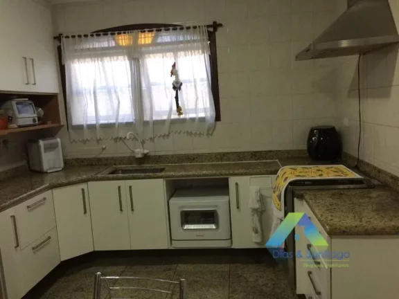 Imagem SÃO CAETANO Casa condomínio semi aberto com segurança particular, 280 metros, 3 dormitórios, 3 salas, 4 vagas com piscina, churrasqueira, lareira.