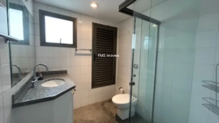 Imagem Imperdível oportunidade em Moema: Apartamento de 3 quartos com suíte, 131m² e 2 vagas de garagem à venda em São Paulo-SP!