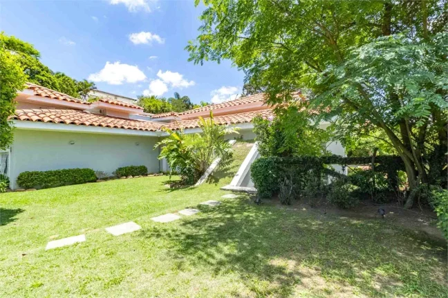 Imagem Casa à venda com 7 quartos, sendo 5 suítes, em Jardim Guedala, São Paulo - SP