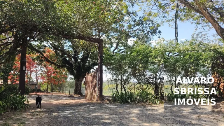 Imagem Sitio a venda em Itu SP com 4,7 alqueires ou 113.740 m², casa sede com 6 suítes, piscina e dois lagos maravilhosos, venha conhecer pessoalmente.