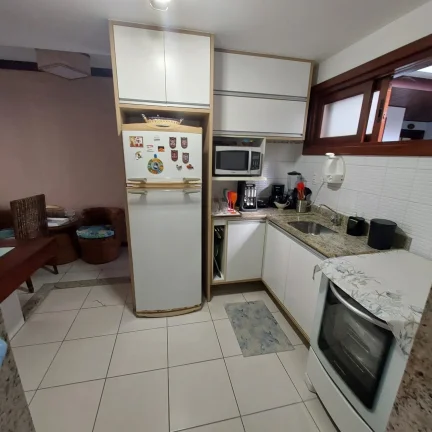 Imagem Apartamento garden com 2 dormitórios, poucos metros da vila de Praia do Forte