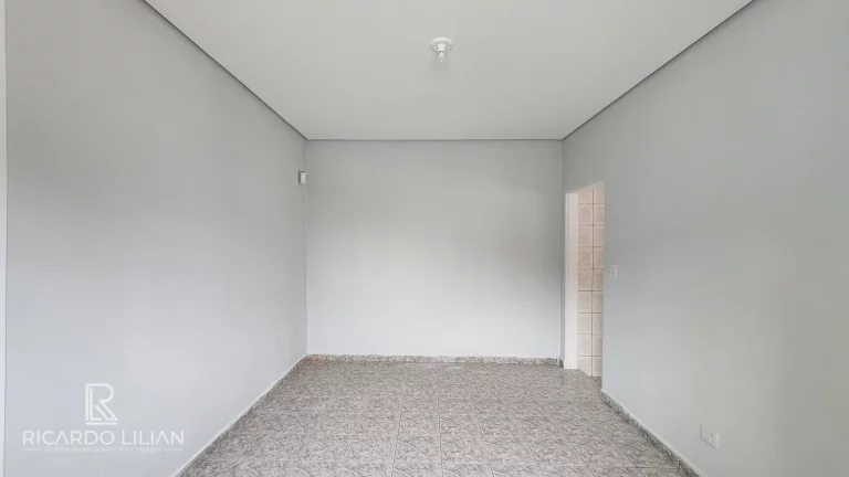 Imagem "Oportunidade Única! Propriedade na Vila Guarani - Zona Sul com 3 Casas Independentes e Terreno Amplo de 240m²"
