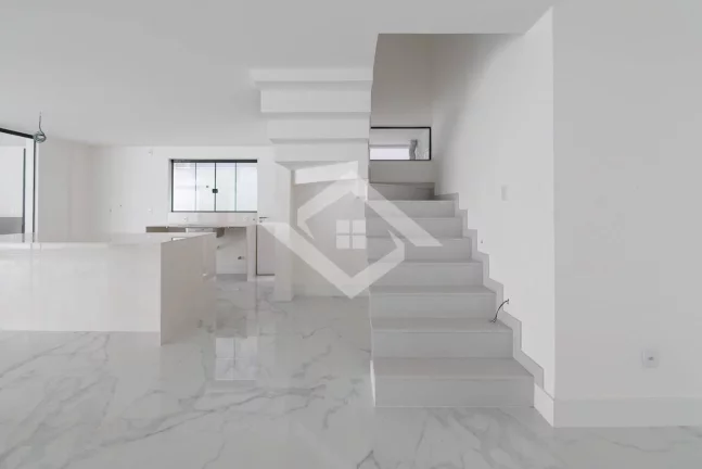 Imagem Casa Duplex 4 Suítes e 317m² no Recreio dos Bandeirantes |