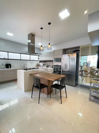 Imagem Casa à venda no Cond. Eco Spa 4 quartos, todos suítes, Gourmet e piscina
