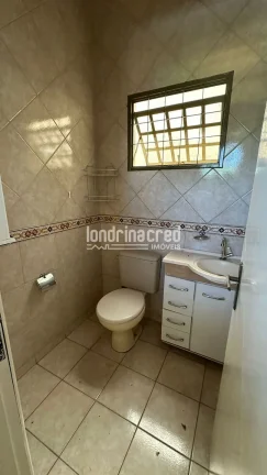 Imagem Casa ampla no Jardim das Palmeiras, zona norte de Londrina, com 3 quartos, 3 banheiros, churrasqueira, terraço e 178m² de área construída